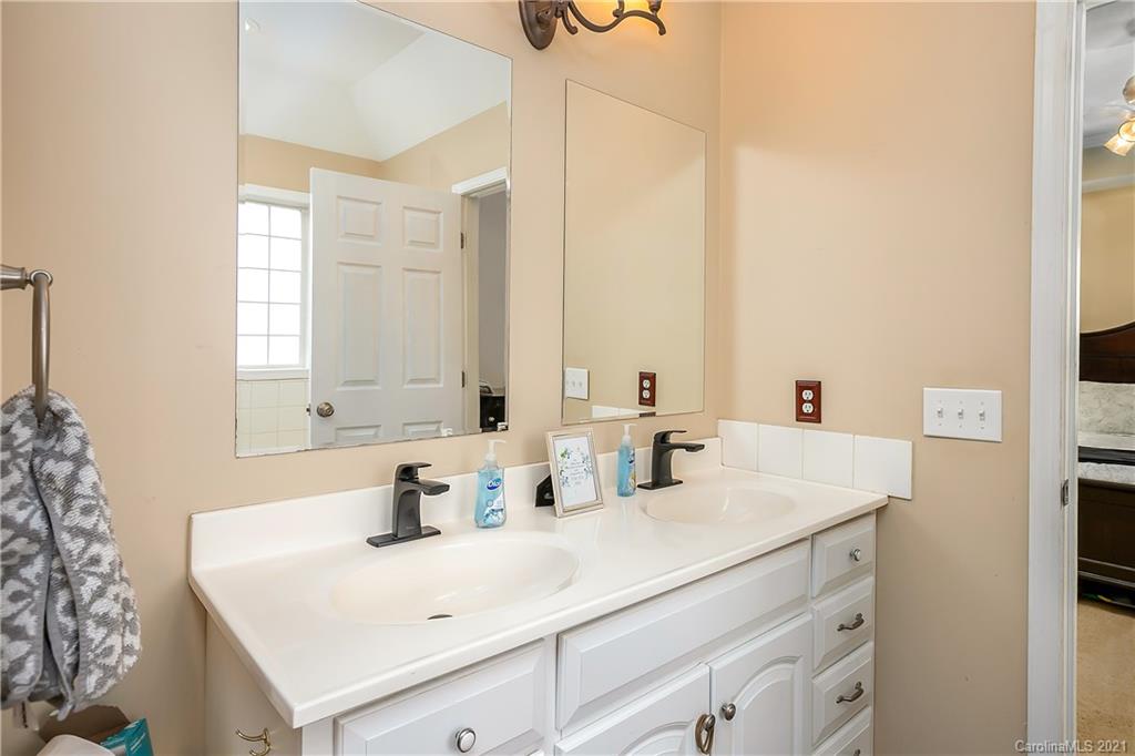 1702 Ivey Church Road Maiden, NC 28650 - Photo 9 of 37 Gallery Image 9