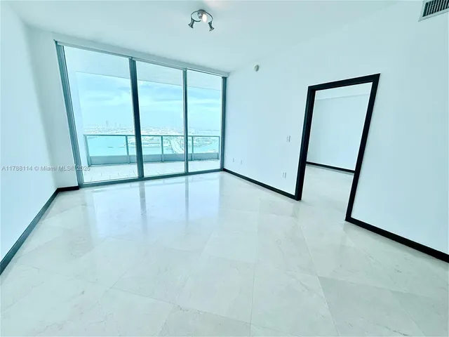 $750,000 | 900 Biscayne Boulevard, Unit 3803, Miami, FL 33132