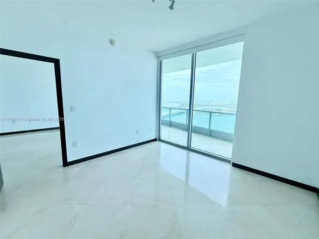 $750,000 | 900 Biscayne Boulevard, Unit 3803, Miami, FL 33132
