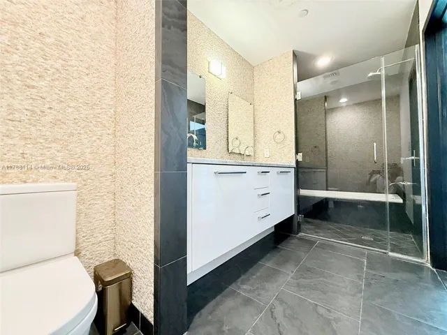 $750,000 | 900 Biscayne Boulevard, Unit 3803, Miami, FL 33132