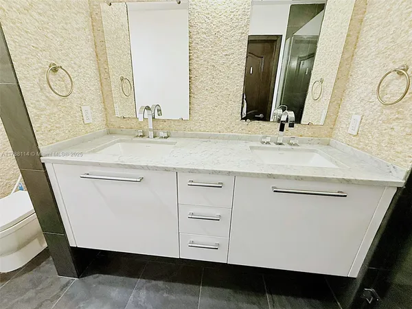 $750,000 | 900 Biscayne Boulevard, Unit 3803, Miami, FL 33132