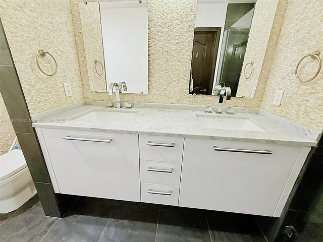 $750,000 | 900 Biscayne Boulevard, Unit 3803, Miami, FL 33132