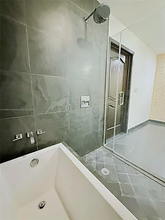 $750,000 | 900 Biscayne Boulevard, Unit 3803, Miami, FL 33132