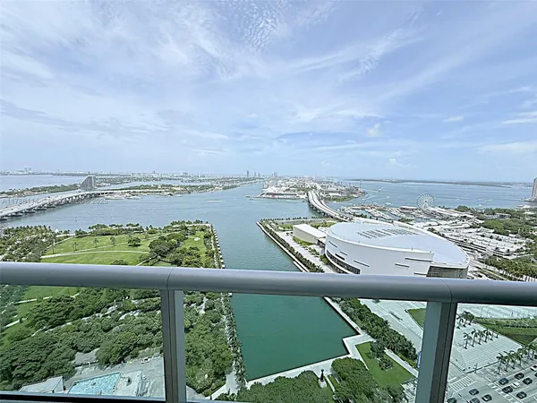 $750,000 | 900 Biscayne Boulevard, Unit 3803, Miami, FL 33132
