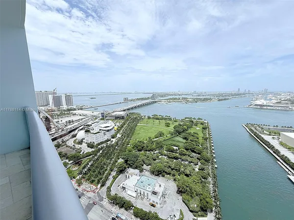 $750,000 | 900 Biscayne Boulevard, Unit 3803, Miami, FL 33132