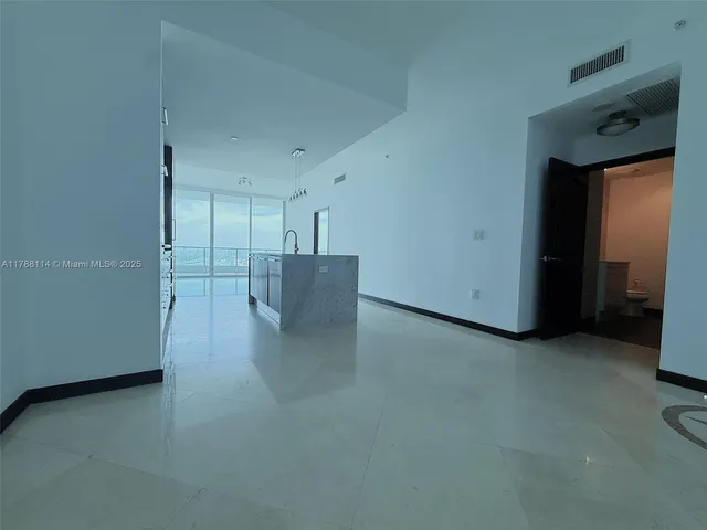 $750,000 | 900 Biscayne Boulevard, Unit 3803, Miami, FL 33132