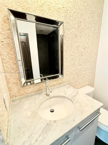 $750,000 | 900 Biscayne Boulevard, Unit 3803, Miami, FL 33132