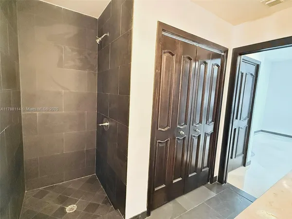 $750,000 | 900 Biscayne Boulevard, Unit 3803, Miami, FL 33132