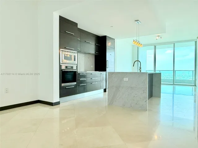 $750,000 | 900 Biscayne Boulevard, Unit 3803, Miami, FL 33132