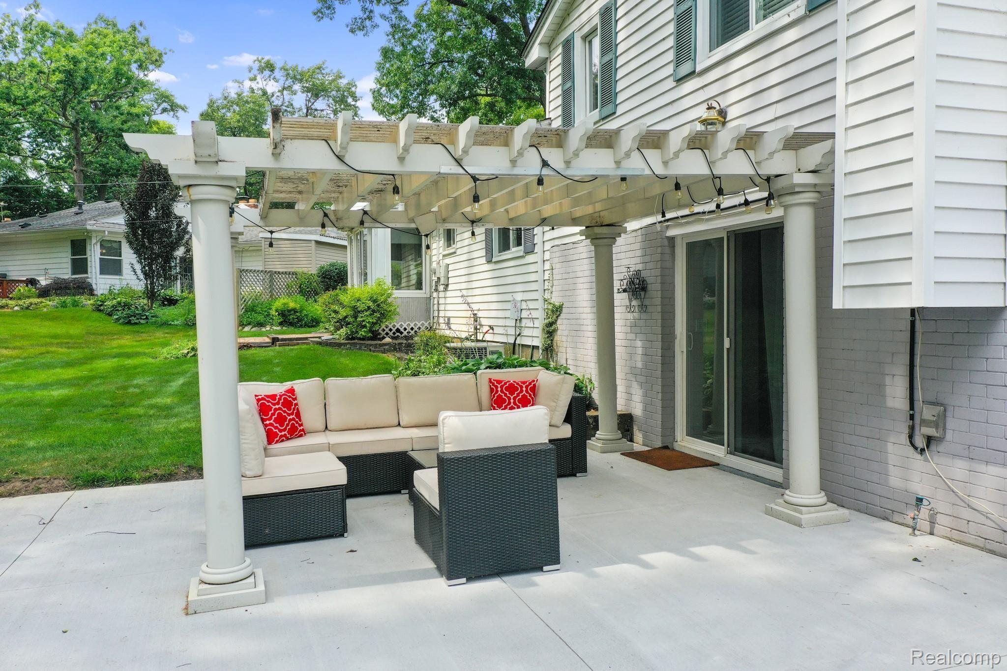 2250 Keith Road West Bloomfield, MI 48324 - Photo 38 of 49 DJI_0170.jpg