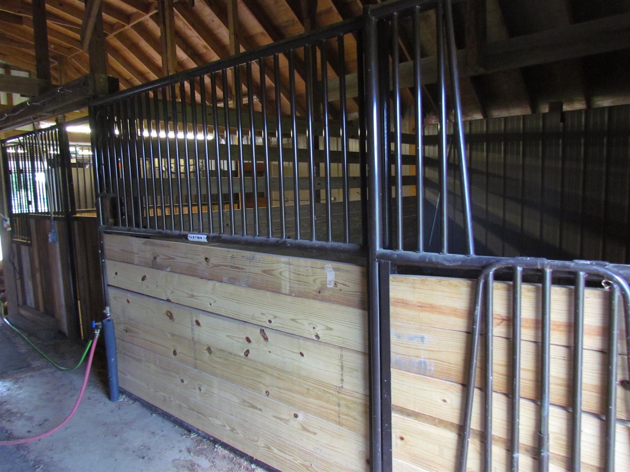 2325 Peyton Road Lebanon, TN 37087 - Photo 10 of 30 Very clean and well maintain on the inside.