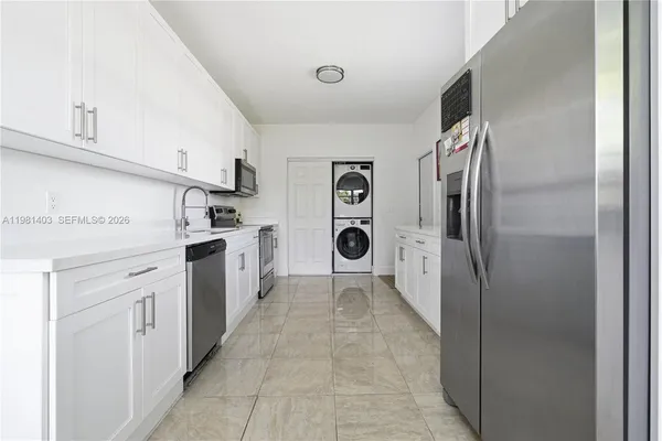 $6,300 | 10845 Peachtree Drive, Unit 10845, Miami, FL 33161