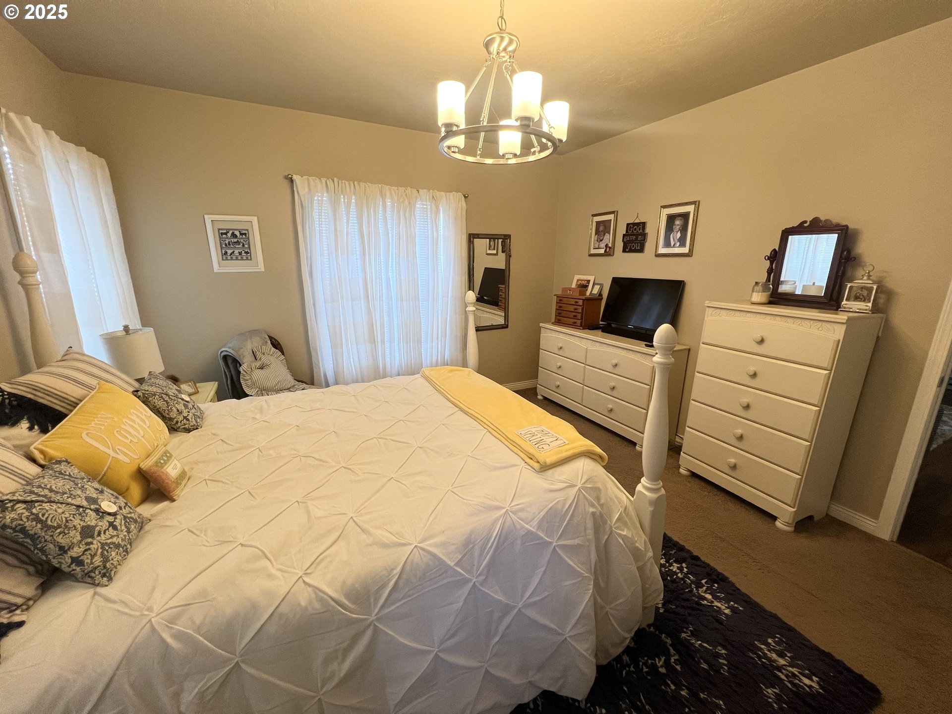 1809 26th Street, Unit 12 La Grande, OR 97850 - Photo 7 of 16 a bedroom with a bed and wooden floor