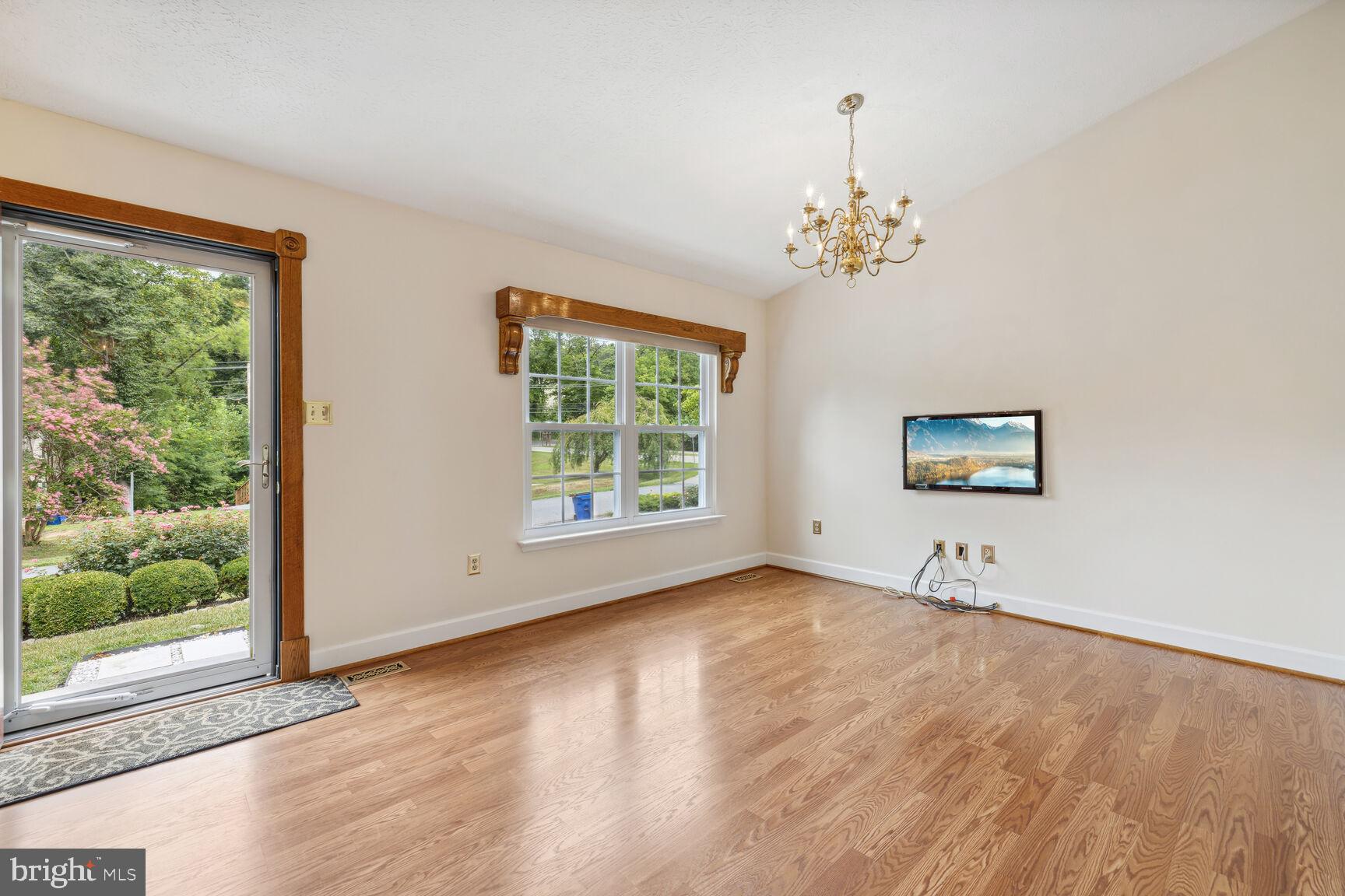 1737 Brookshire Run Point of Rocks, MD 21777 - Photo 6 of 23 Family room & entry