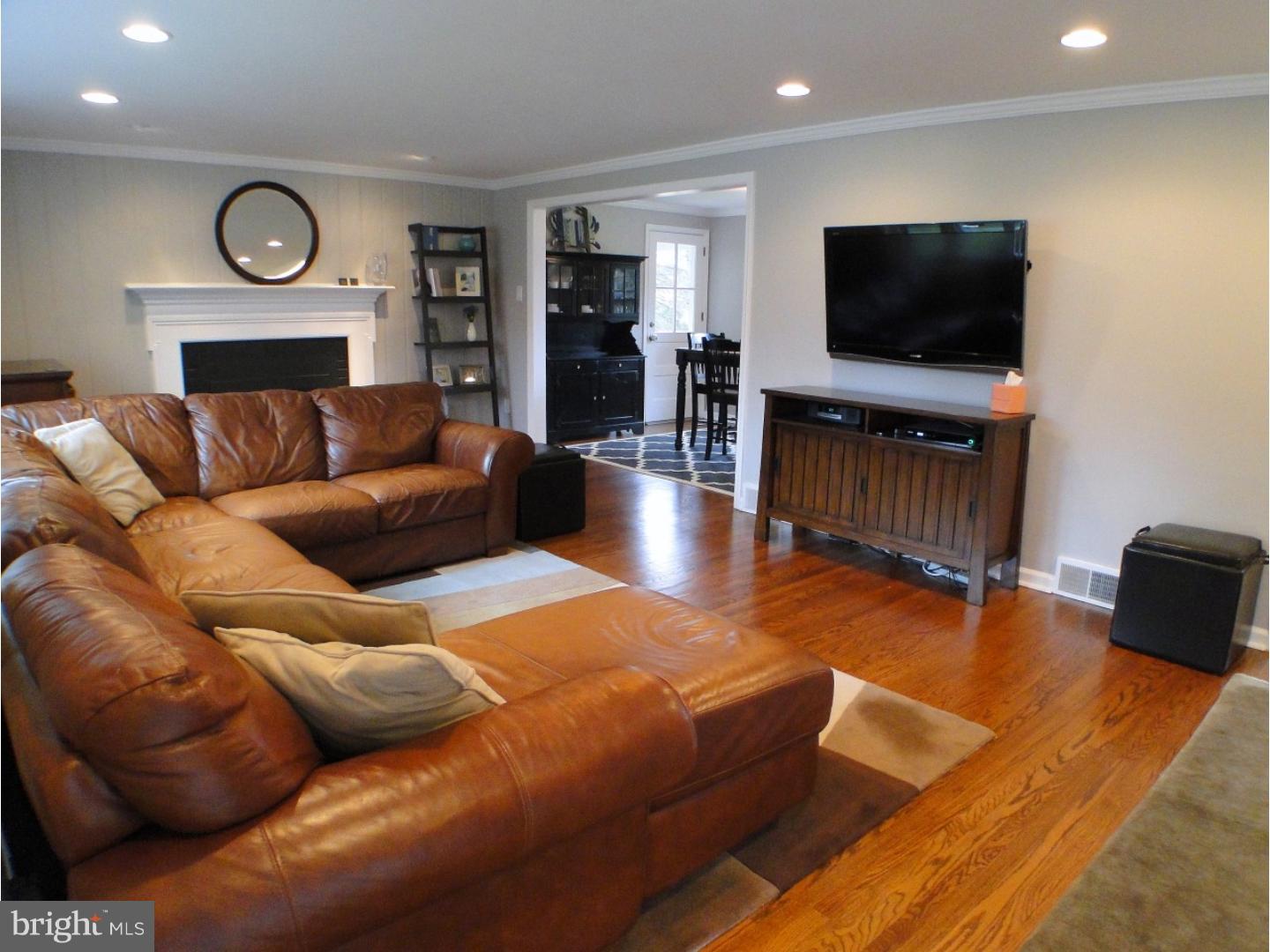 1176 West Valley Road Wayne, PA 19087 - Photo 3 of 25 Living Room