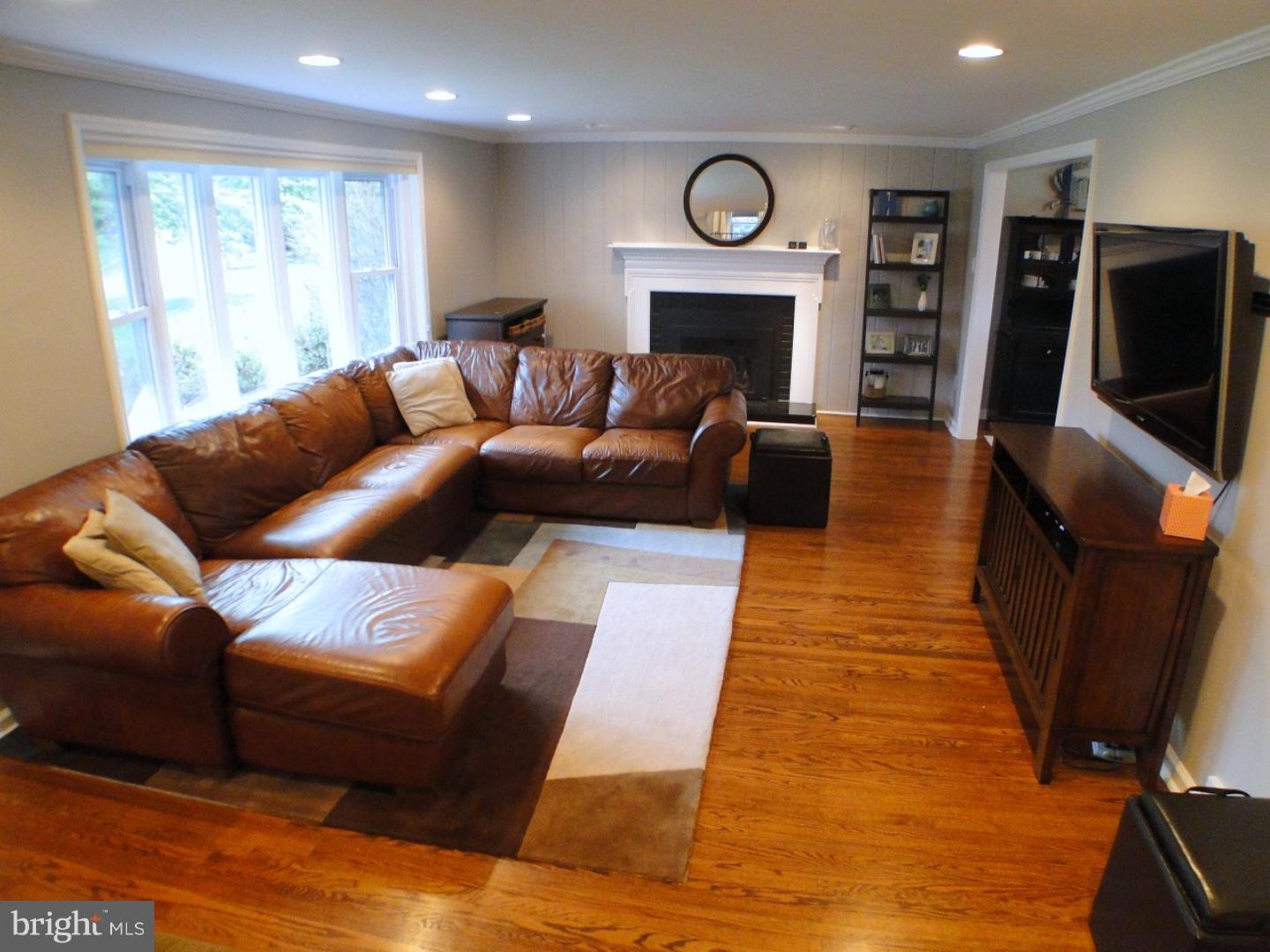 1176 West Valley Road Wayne, PA 19087 - Photo 4 of 25 Living Room