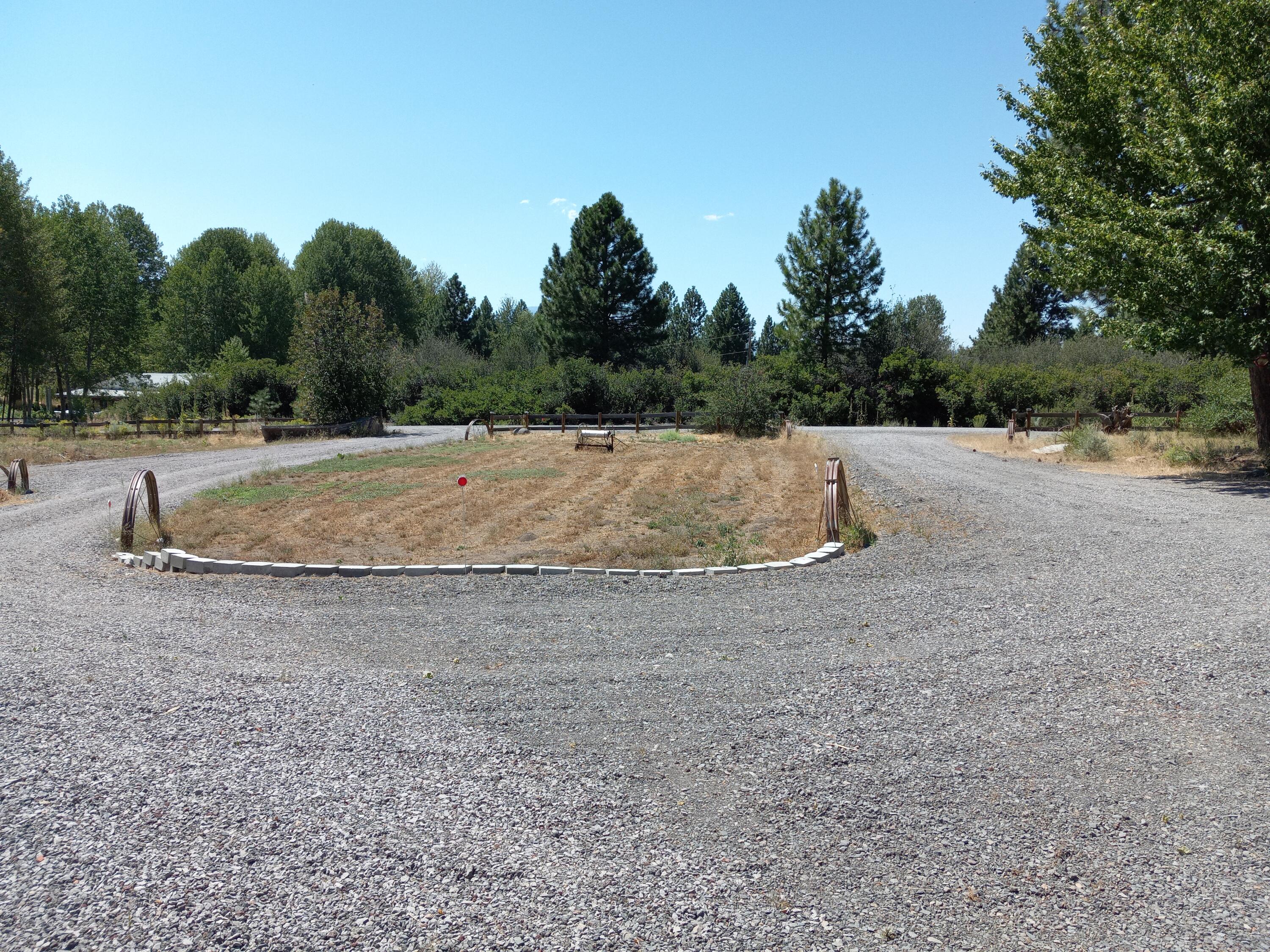 37849 Lakeland Road Chiloquin, OR 97624 - Photo 3 of 30 Looping Gravel Driveway