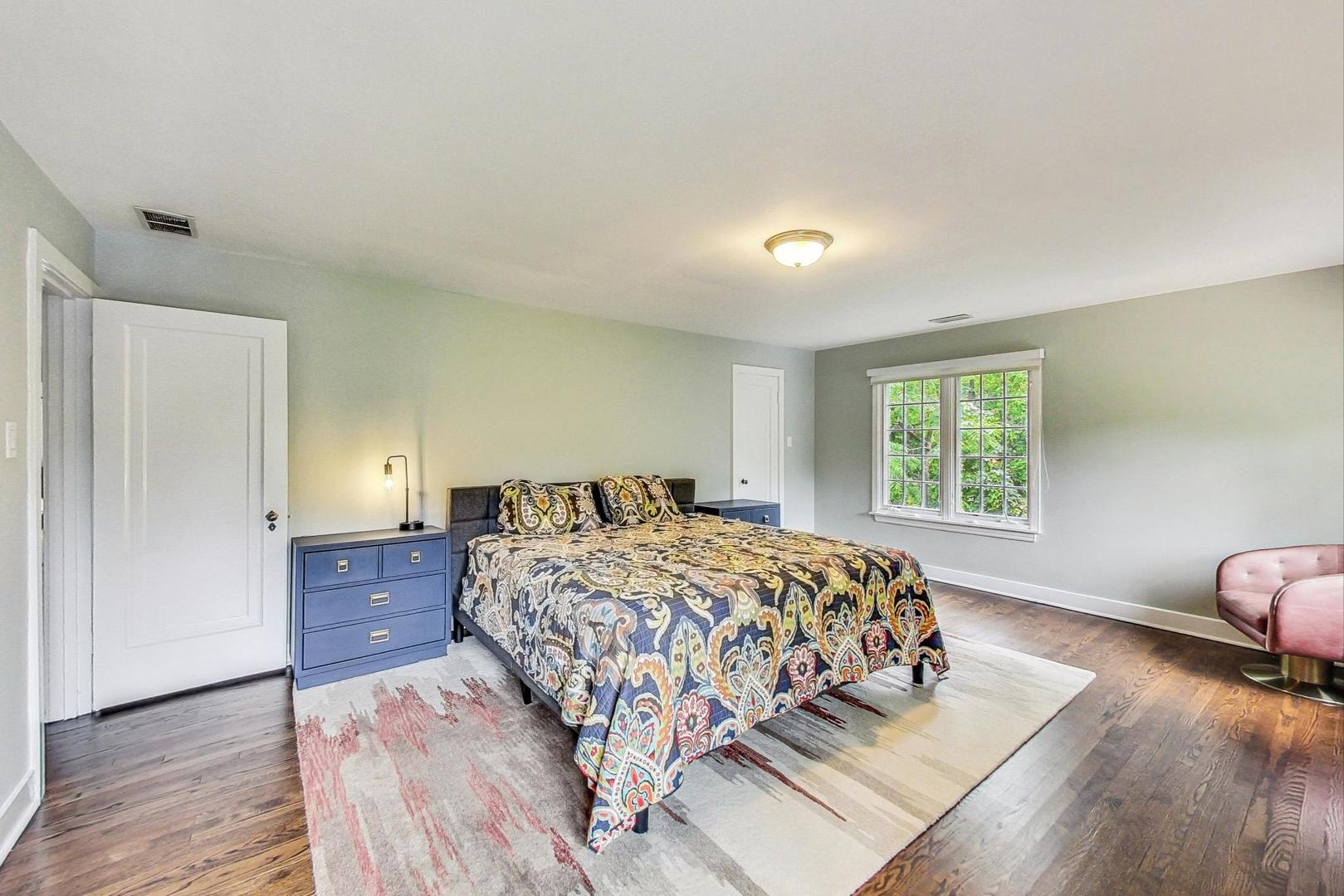 929 Valley Road Glencoe, IL 60022 - Photo 23 of 46 a bedroom with a bed and wooden floor
