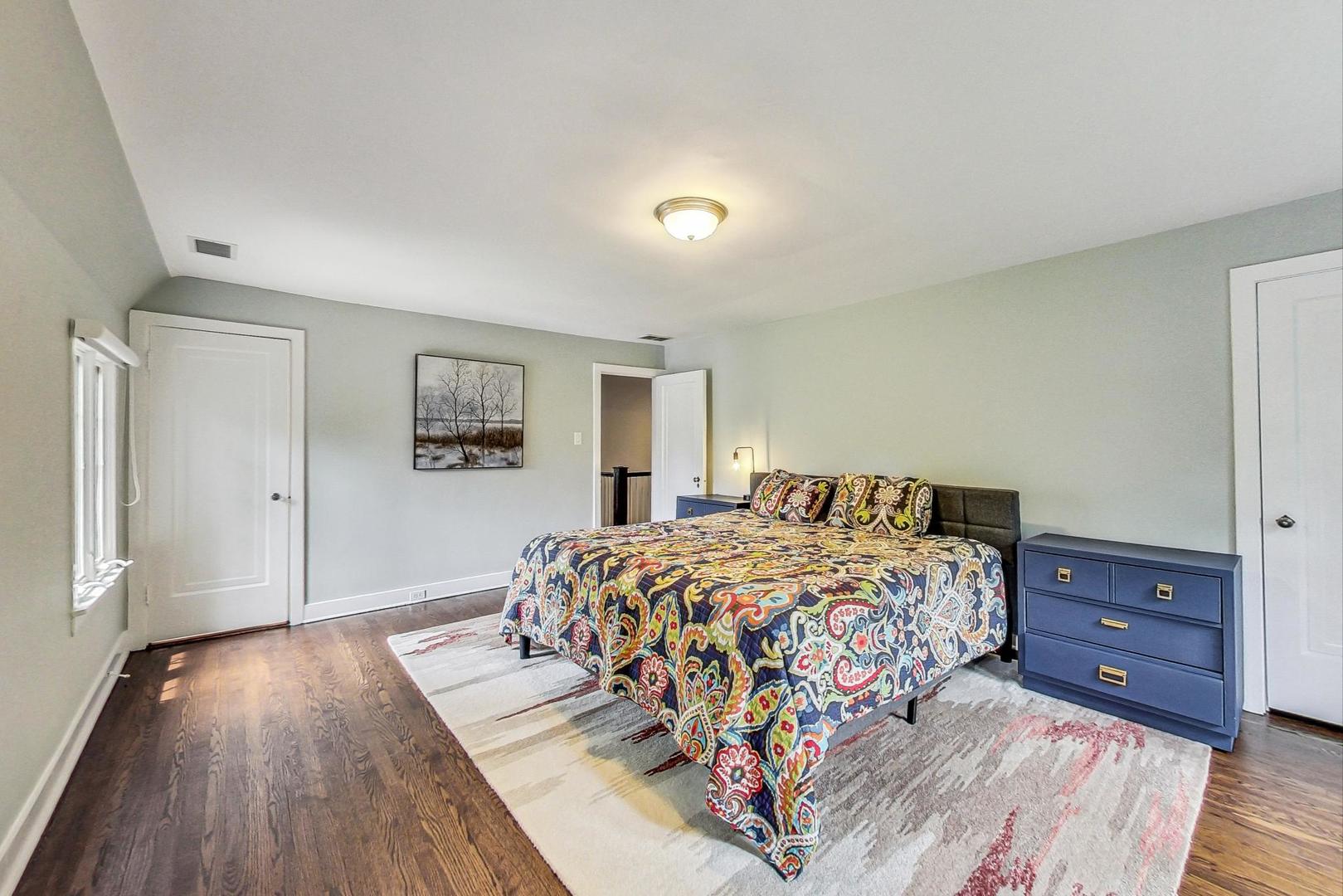 929 Valley Road Glencoe, IL 60022 - Photo 24 of 46 a bedroom with a bed and a dresser