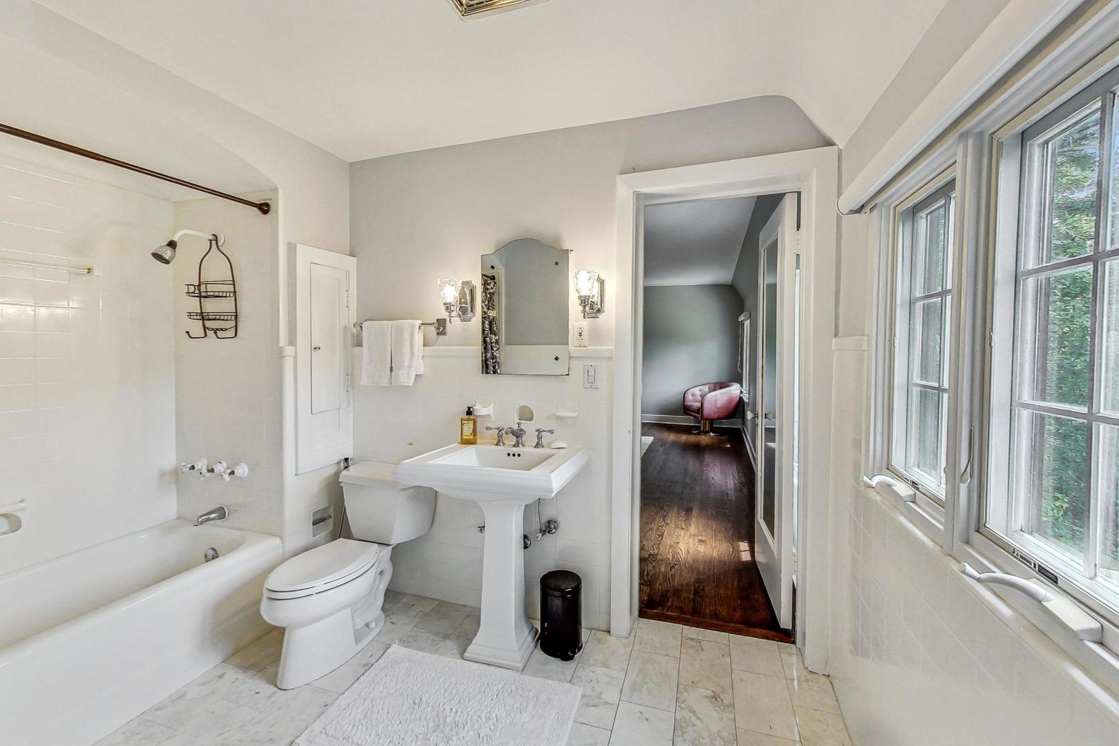 929 Valley Road Glencoe, IL 60022 - Photo 25 of 46 a en suite bathroom with a toilet a sink and mirror