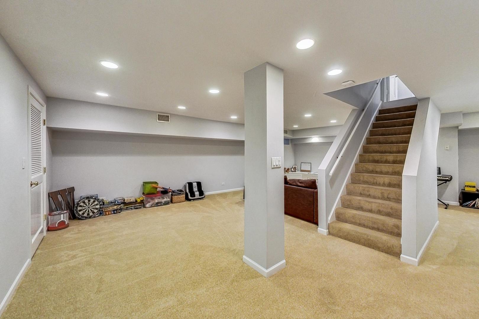 929 Valley Road Glencoe, IL 60022 - Photo 34 of 46 a room with furniture and stairs