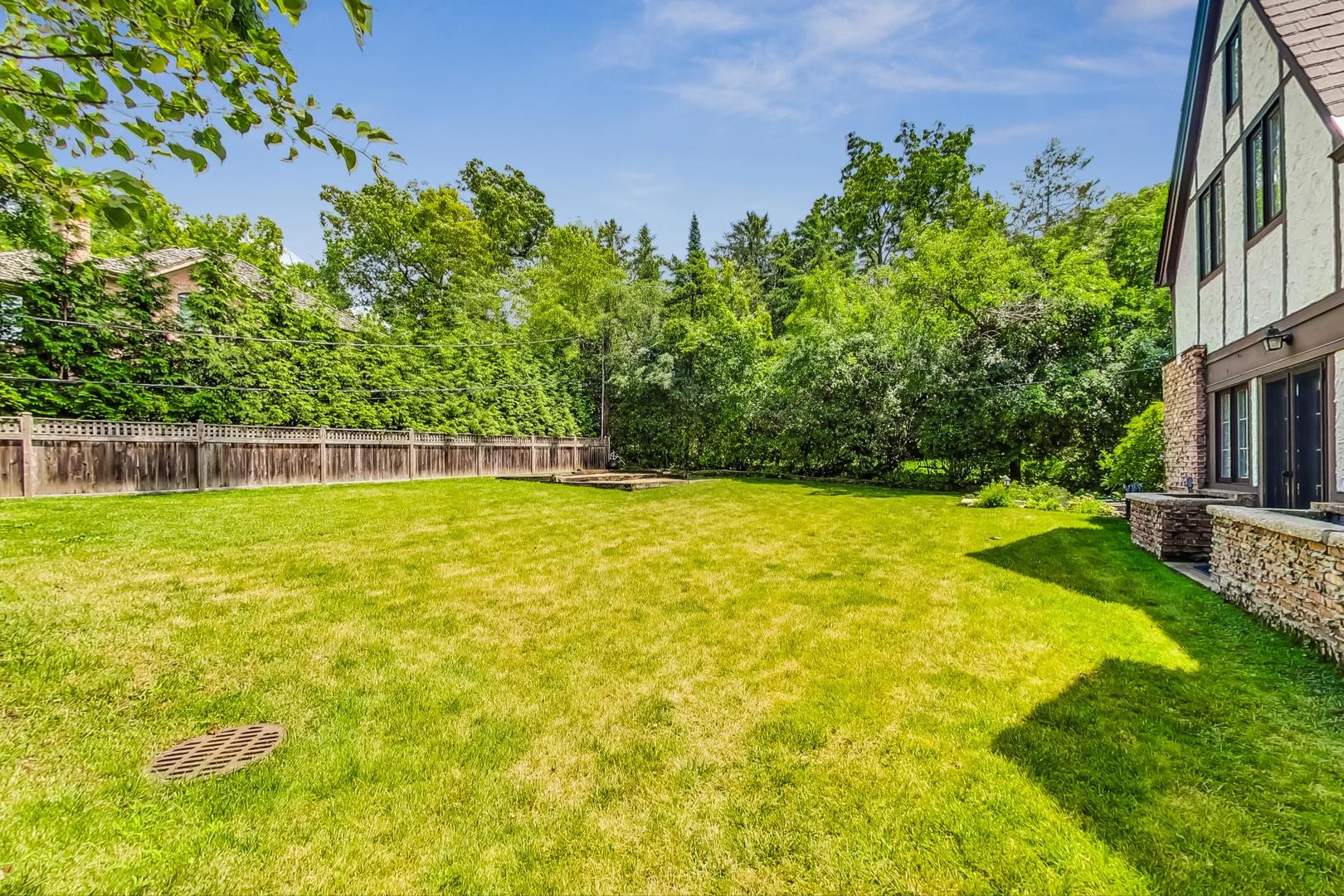 929 Valley Road Glencoe, IL 60022 - Photo 46 of 46 a view of outdoor space with garden