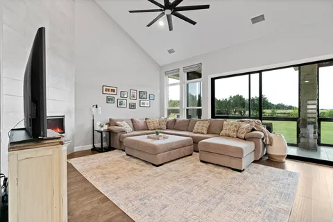 $875,000 | 209 Northcrest Drive, Liberty Hill, TX 78642