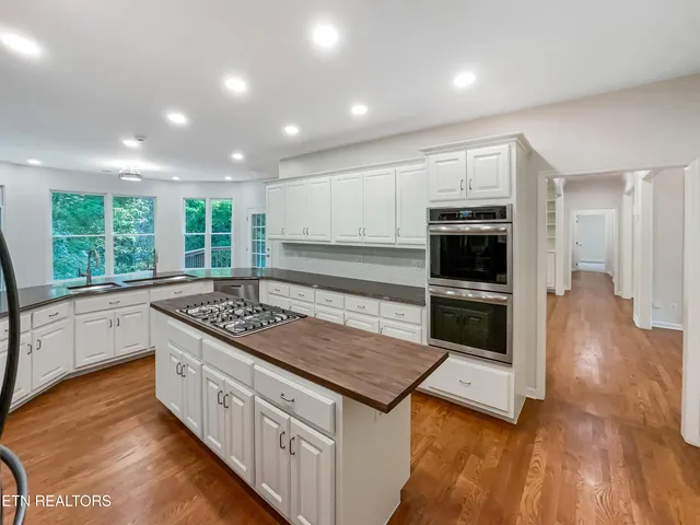 $830,000 | 42 Palisades Parkway, Oak Ridge, TN 37830