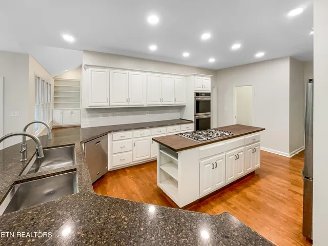 $830,000 | 42 Palisades Parkway, Oak Ridge, TN 37830