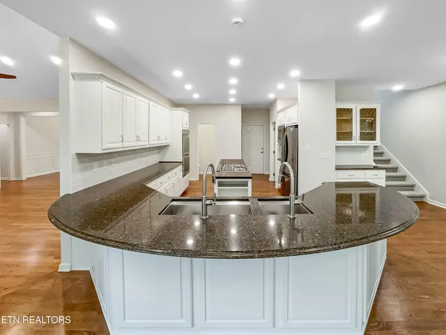 $830,000 | 42 Palisades Parkway, Oak Ridge, TN 37830