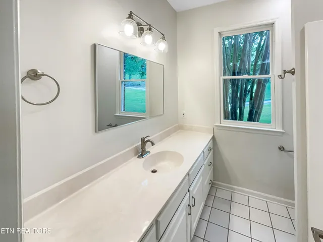 $830,000 | 42 Palisades Parkway, Oak Ridge, TN 37830