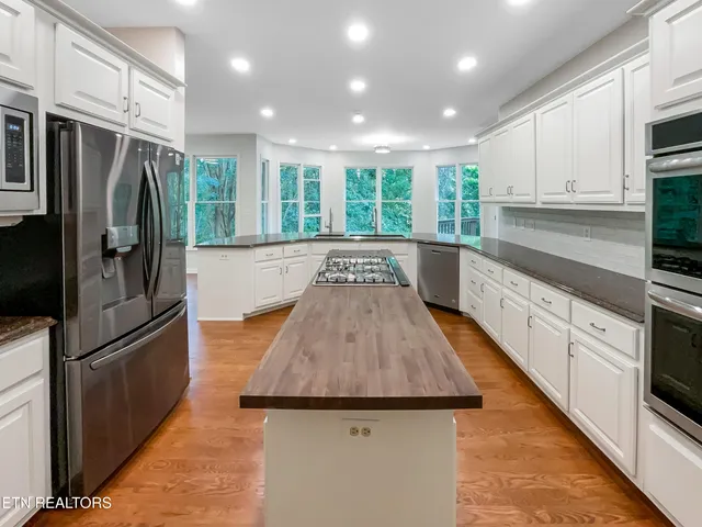 $830,000 | 42 Palisades Parkway, Oak Ridge, TN 37830