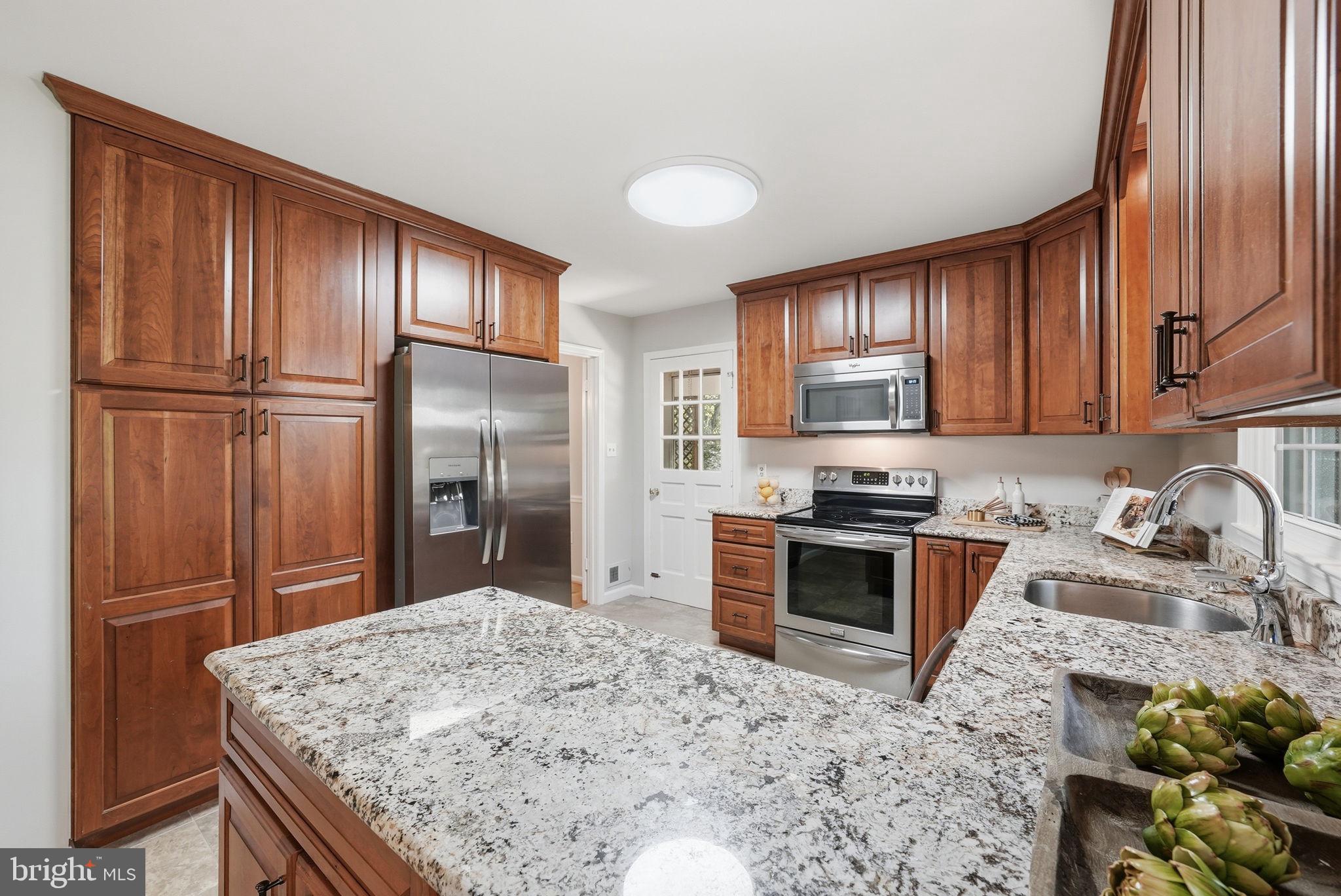 2327 Riviera Drive Vienna, VA 22181 - Photo 5 of 42 New Fridge