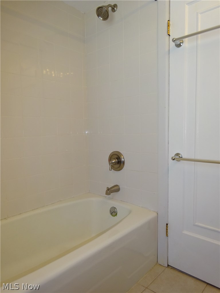 971 Roanoke Road Cleveland, OH 44121 - Photo 11 of 19