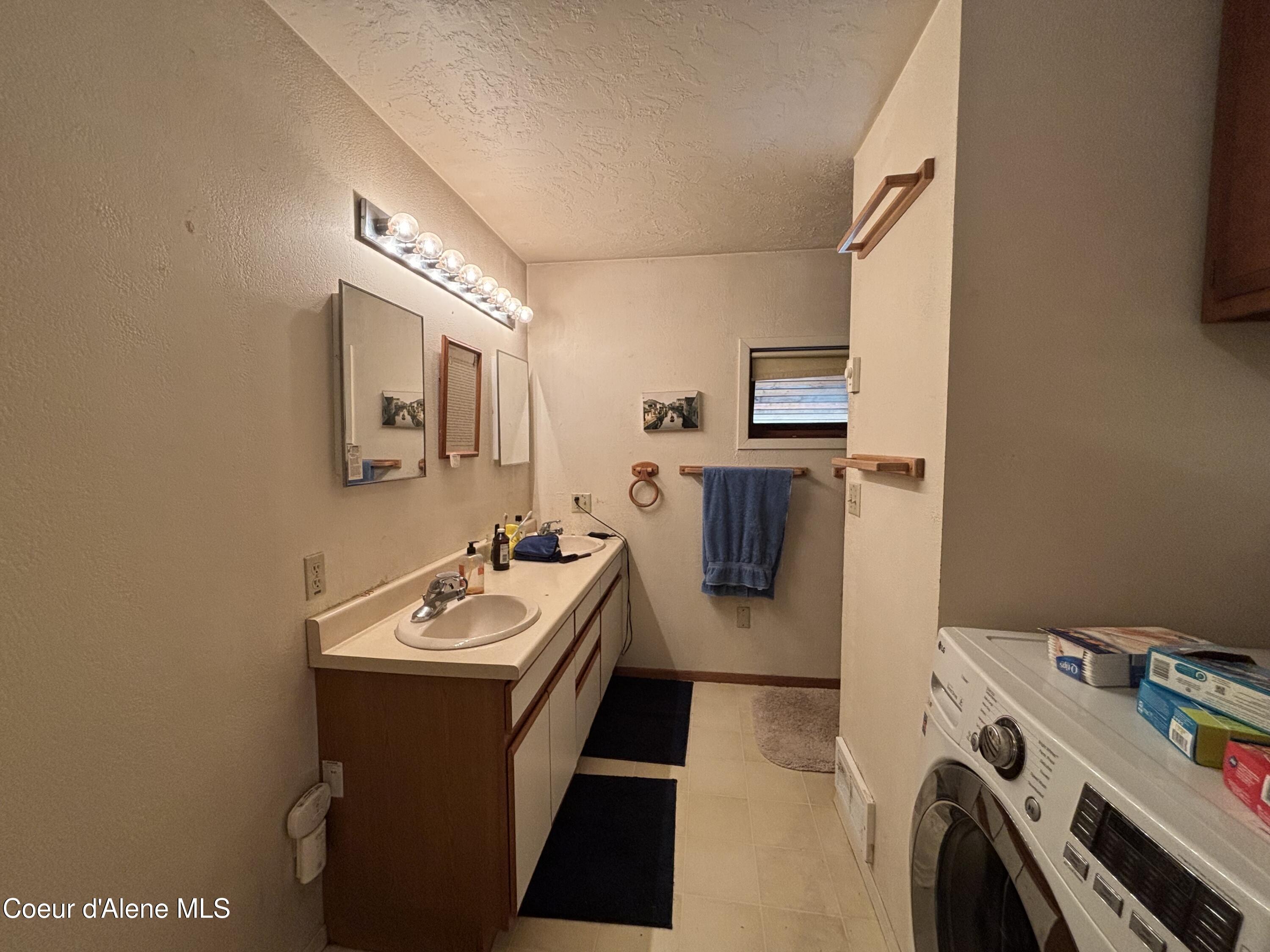 2216 Mosquito Creek Road Clark Fork, ID 83811 - Photo 16 of 47 015 Bath and laundry