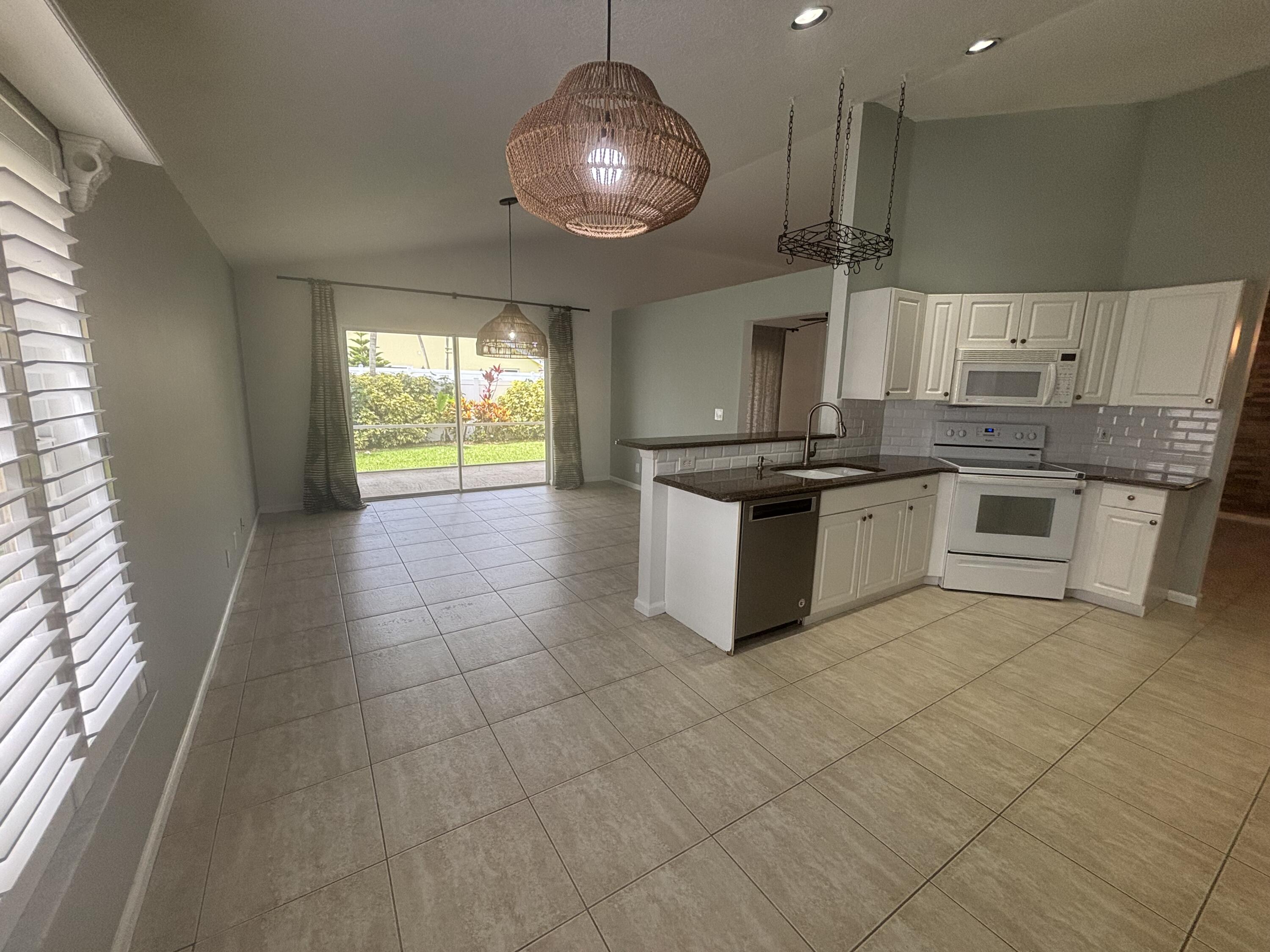 6366 Barbara Street Jupiter, FL 33458 - Photo 10 of 18 IMG_7799