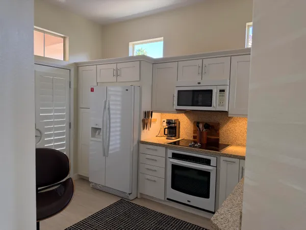 $4,000 | 37672 Breeze Way, Palm Desert, CA 92211