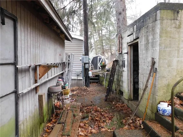 $110,000 | 416 Midland Road, Midland, PA 15059