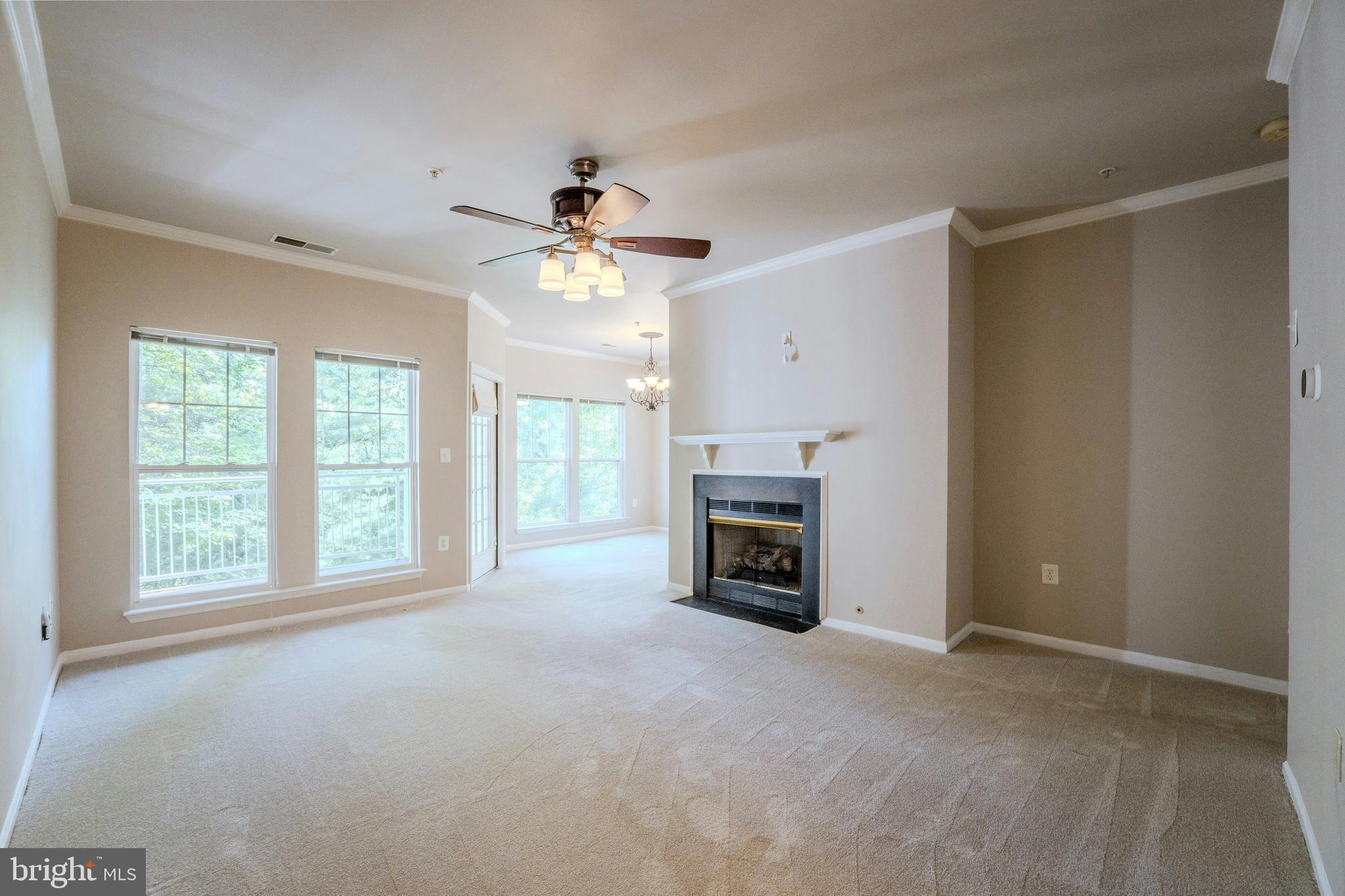 1520 North Point Drive, Unit 30202 Reston, VA 20194 - Photo 3 of 29 Living Room