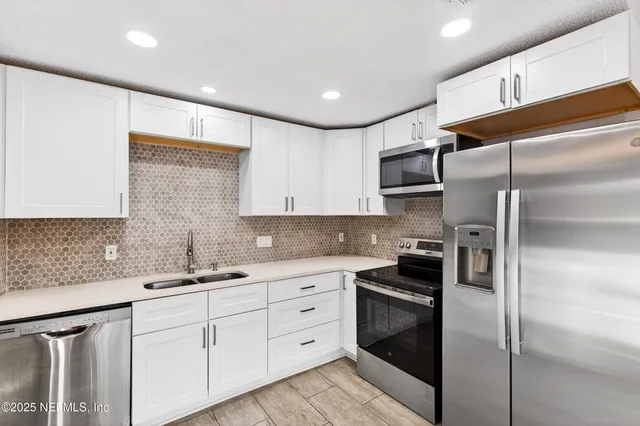 an empty room with closet and a ceiling fan