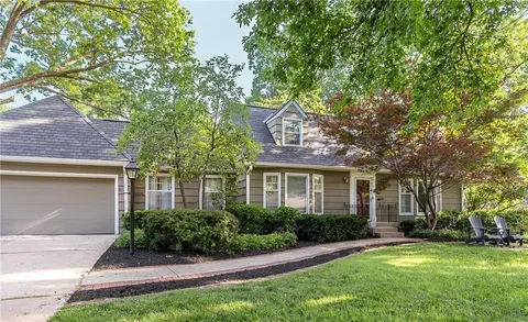 $775,000 | 3921 West 58th Street, Fairway, KS 66205