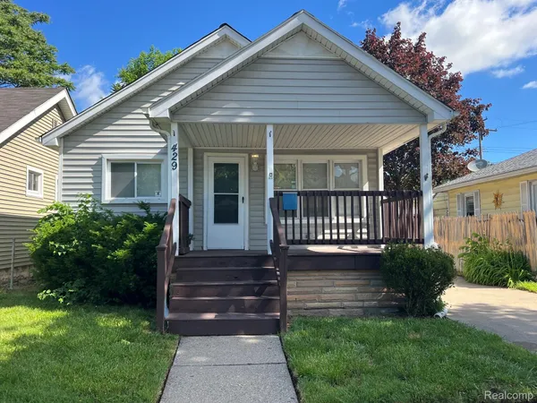 $1,595 | 429 East Milton Avenue, Hazel Park, MI 48030
