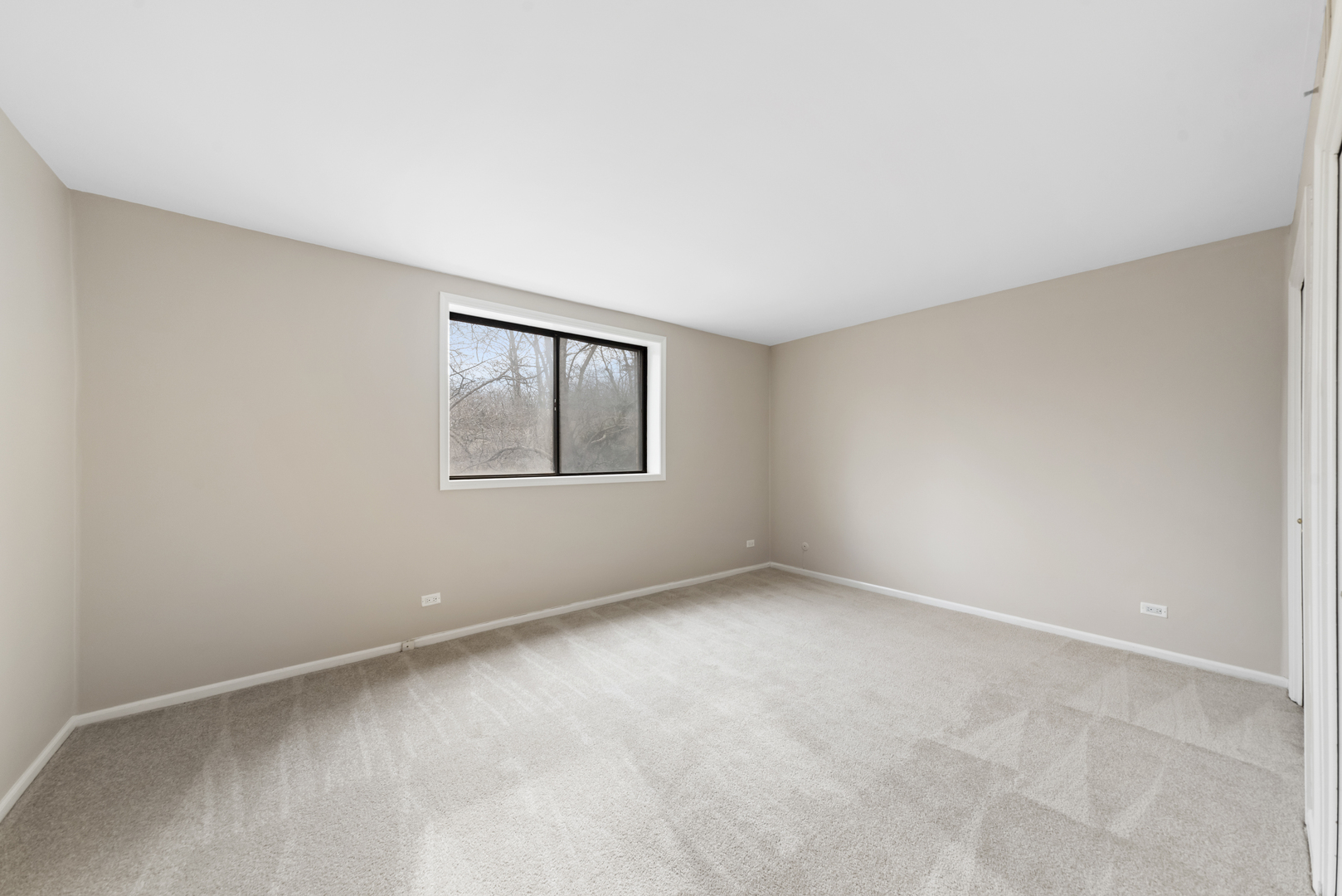1-s150 Spring Road, Unit 2D Oak Brook, IL 60181 - Photo 13 of 22 a view of an empty room with a window