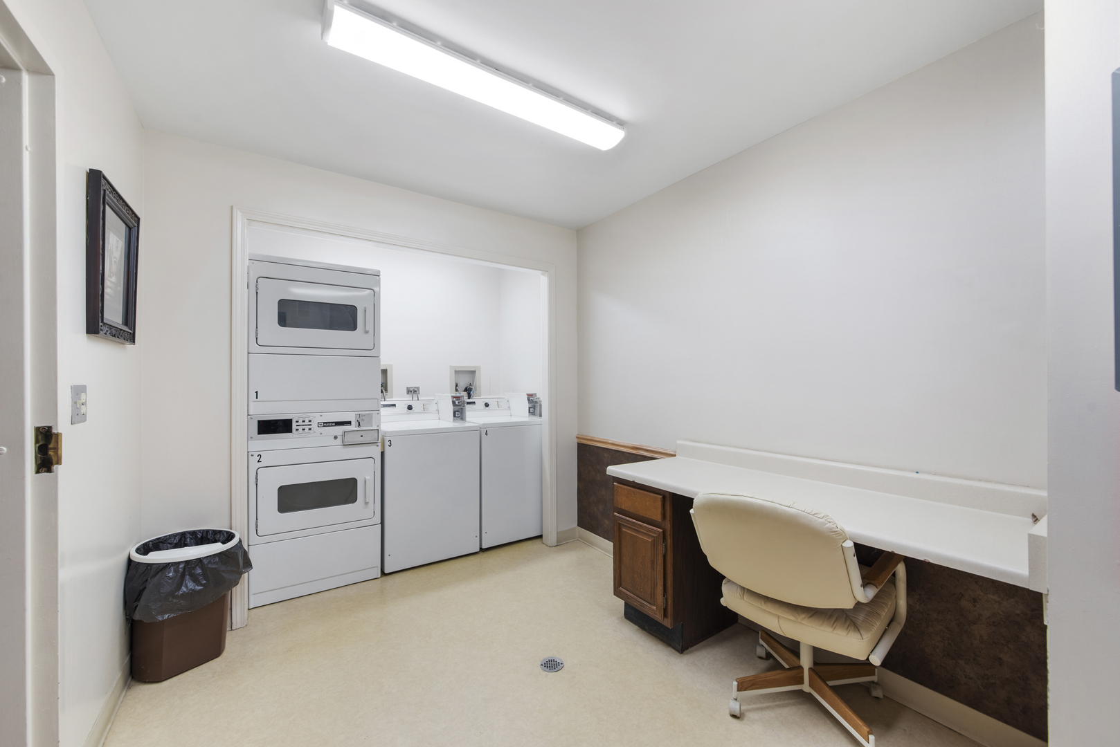1-s150 Spring Road, Unit 2D Oak Brook, IL 60181 - Photo 19 of 22 a room with a chair and white cabinets