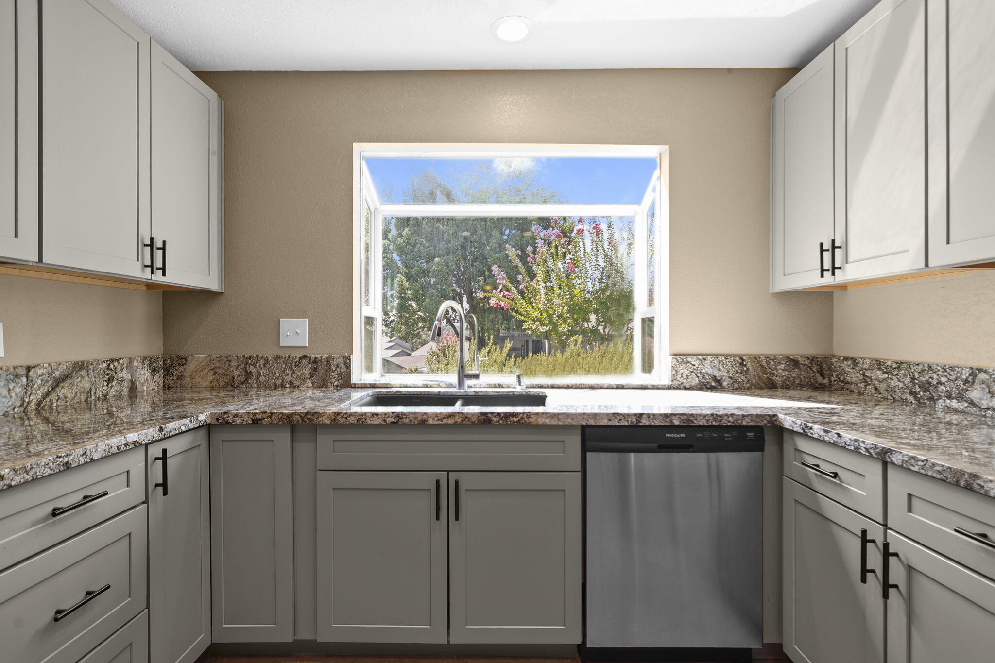 488 Ridgecrest Trail, Unit 131 Redding, CA 96003 - Photo 7 of 52 12-web-or-mls-_K3A8989
