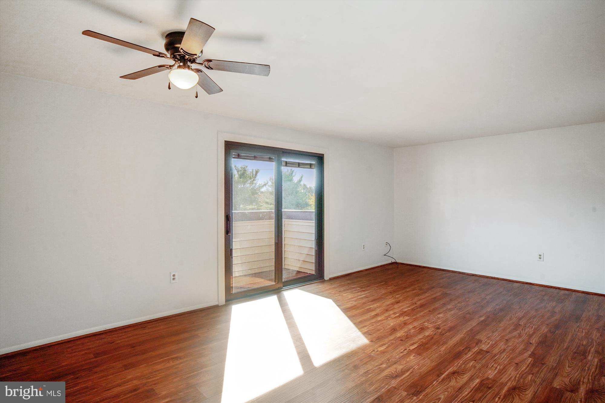 701 Heather Ridge Drive, Unit 16M Frederick, MD 21702 - Photo 3 of 29 Living Room