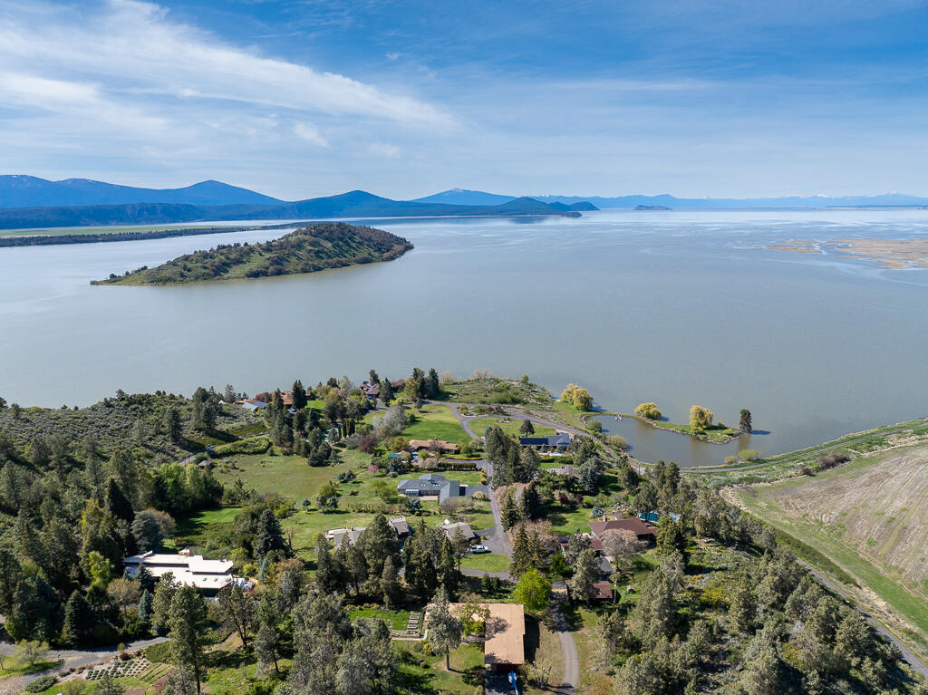 1662 Cove Point Road Klamath Falls, OR 97601 - Photo 5 of 71