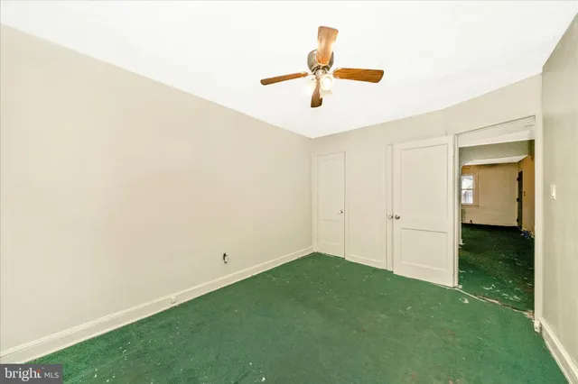 a view of room with window and a ceiling fan
