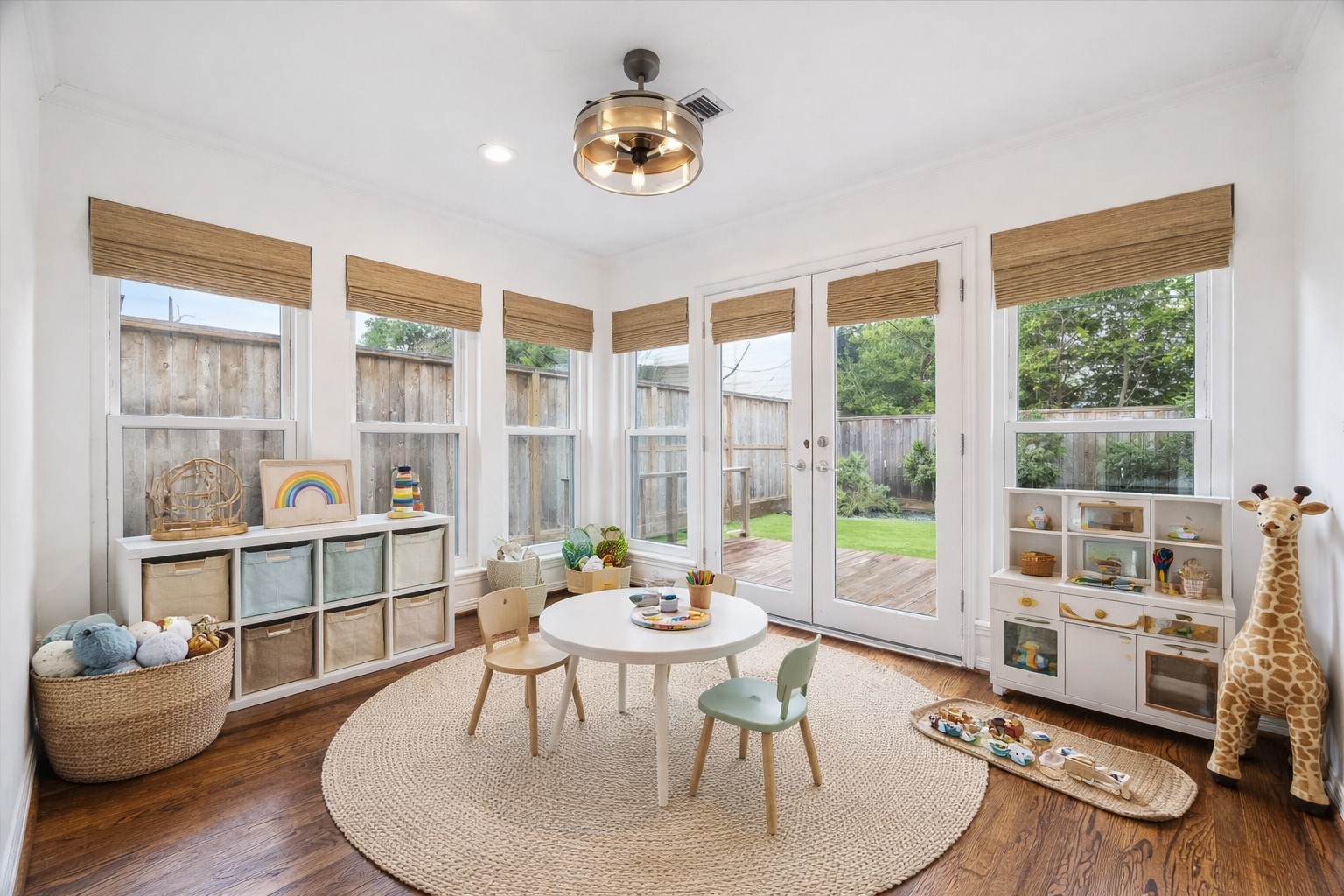 2820 Rice Boulevard West University Place, TX 77005 - Photo 14 of 37 SUNROOM. Virtually staged as a playroom.