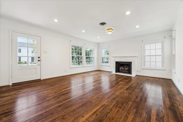 $5,500 | 2820 Rice Boulevard, West University Place, TX 77005